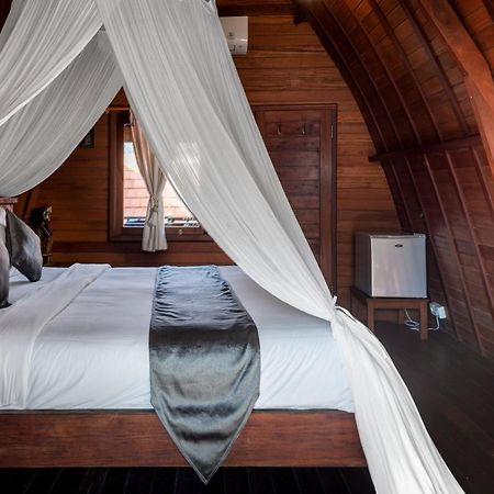 Melasti Beach Bungalows Amed Buitenkant foto